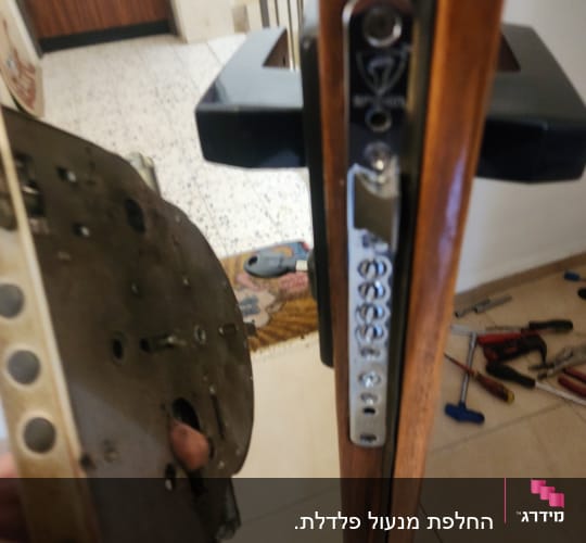 החלפת מנעול